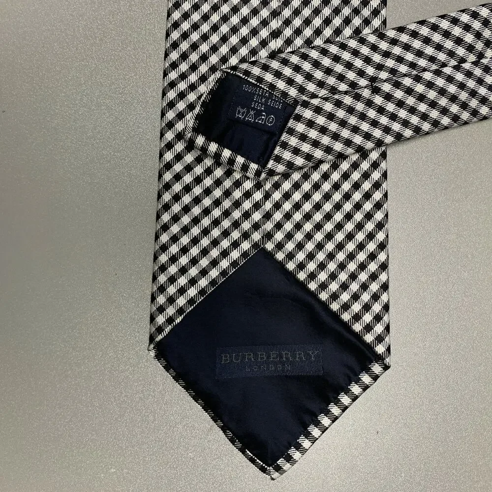 Burberry necktie black